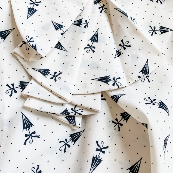 Bunched Razor back• umbrella print cream top✨ - Picture 2 of 2